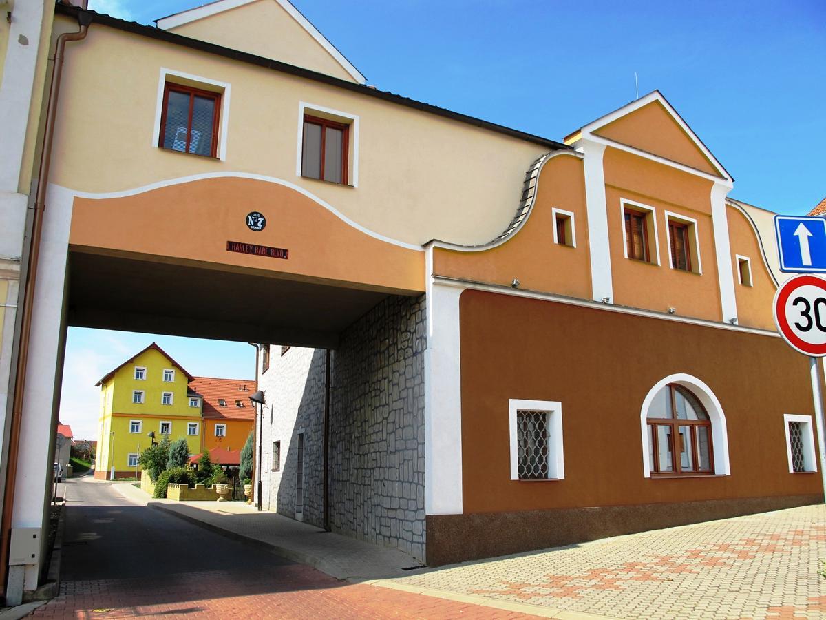 Hotel U Lisky Hostka  외부 사진