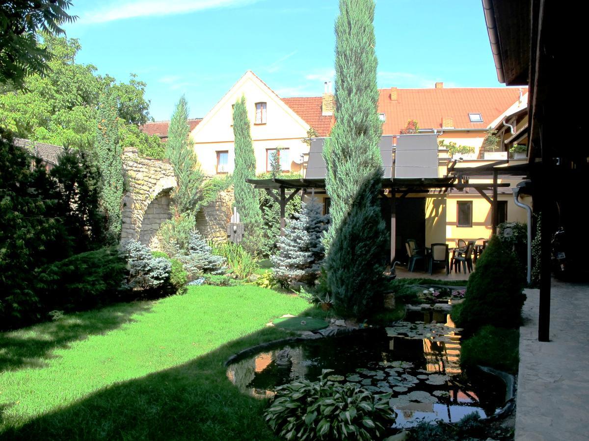 Hotel U Lisky Hostka  외부 사진