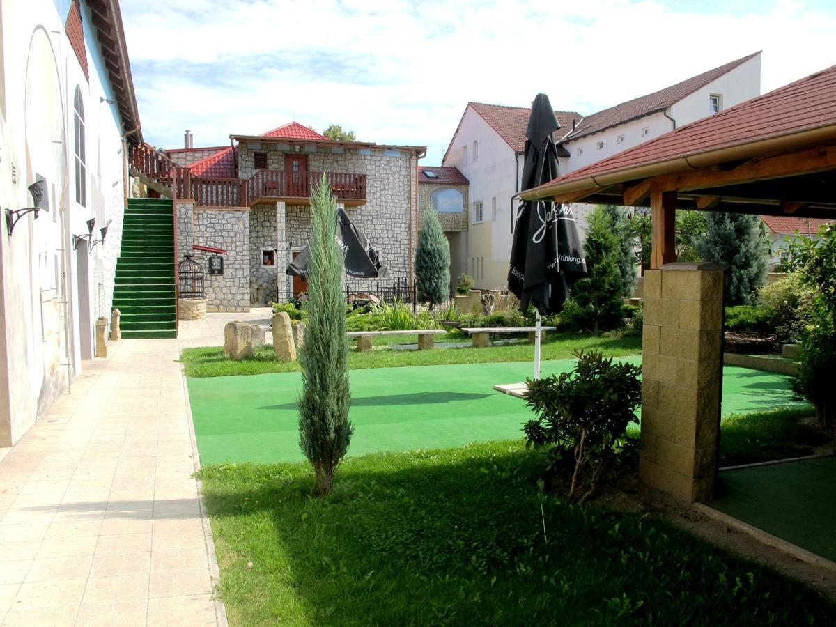 Hotel U Lisky Hostka  외부 사진